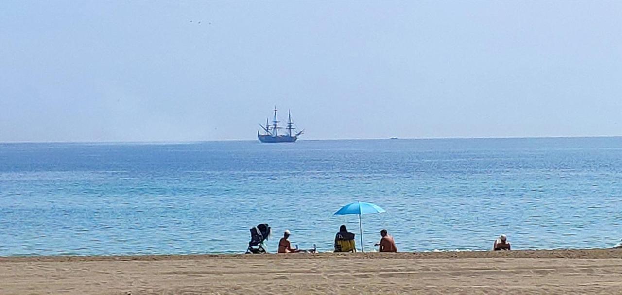 On The Beach! Frente Al Paseo Maritimo, Parking Y Piscina Малага Екстериор снимка